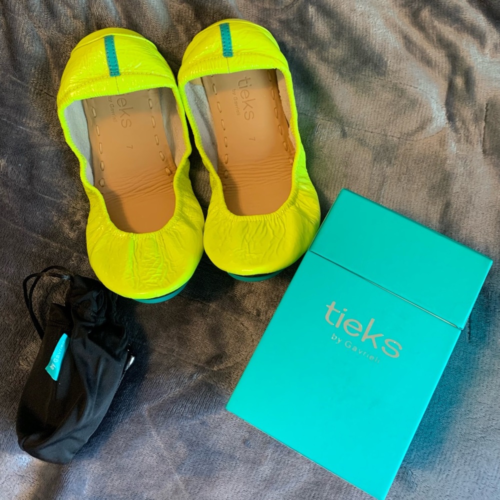 New In Box Women’s Tieks Unmellow Yellow size 7